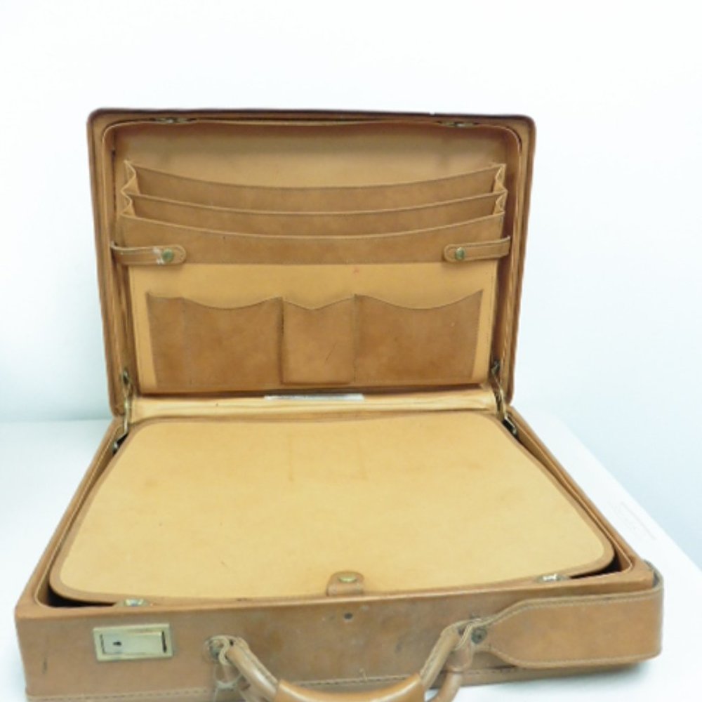 Hartmann briefcase saddle brown leather attache brass locks vintage 18"
